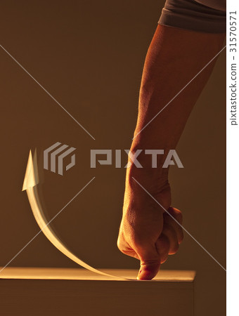 Hand, arrow 31570571