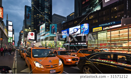 Times Square, Broadway, Manhattan, New York, USA 31571212