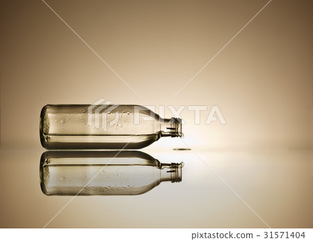 glass bottle glass bottle 31571404