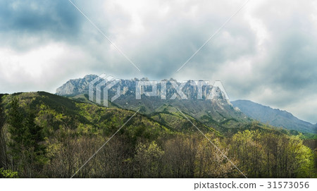 Ulsan rock, Soraksan mountain, Goseong county, Gangwon province Ulsan rock, Soraksan mountain, Goseong county, Gangwon province 31573056