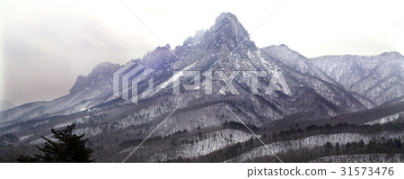 Ulsan rock, Soraksan mountain, Goseong county, Gangwon province Ulsan rock, Soraksan mountain, Goseong county, Gangwon province 31573476