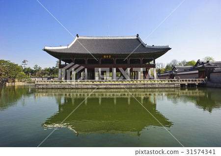 首爾鐘路區景福宮的Gyeonghoeru（國寶第224號） 31574341