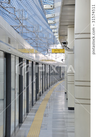 Surveillance camera, subway station, Seoul 31574511