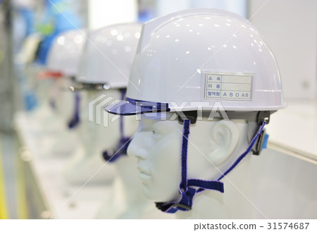 Mannequins, helmets 31574687