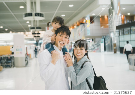 airport, family, grin 31575627