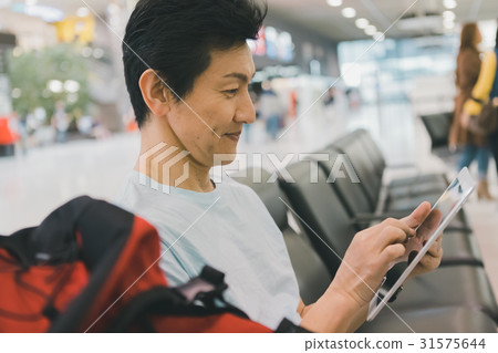 backpacker, backpackers, digital tablet 31575644