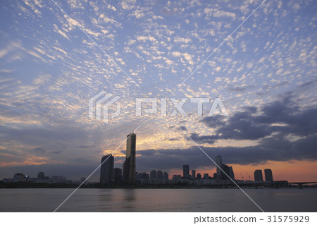 首爾漢江市永登浦區汝矣島榮孝橋Lienchenia大廈63號 31575929