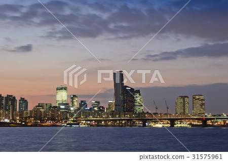 Seoul International Finance Center, Conrad Hotel, LG Twin Tower, FKI Hall, Wonhyo Bridge, Yeouido, Yeongdeungpo-gu, Han River, Seoul 31575961