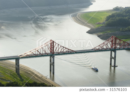 Pleasure boat, Oksoon Bridge, Chungju Lake, Jecheon City, Chungbuk 31576103