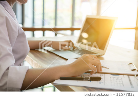 businesswoman using laptop computer at workplace.  businesswoman using laptop computer at workplace.  31577832