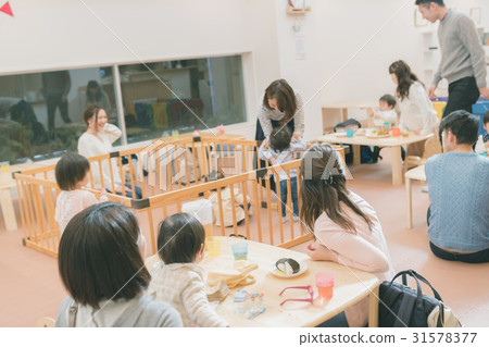 family, restaurant, 1 year old 31578377