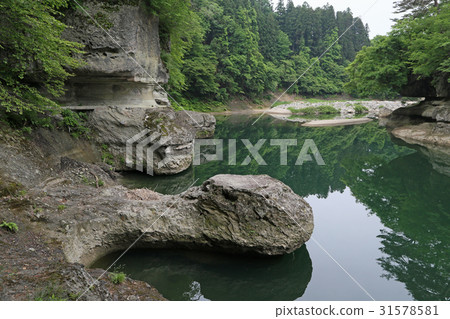 Tower hanging 31578581