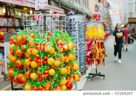 Chinatown tourist souvenir market, Singapore 31584207