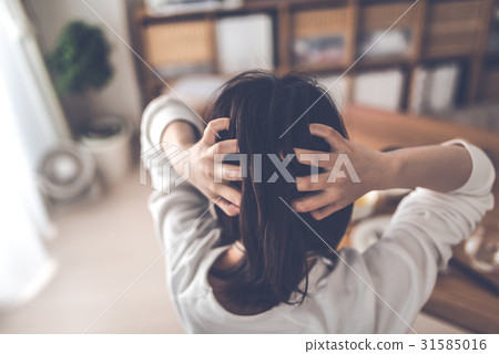 女子 31585016