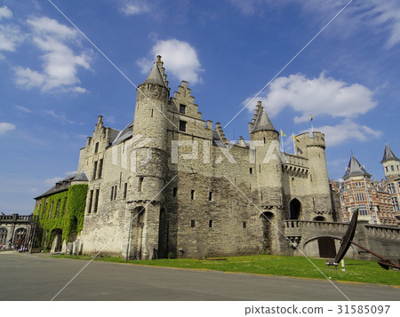 Steen Castle in Antwerp Steen Castle in Antwerp 31585097