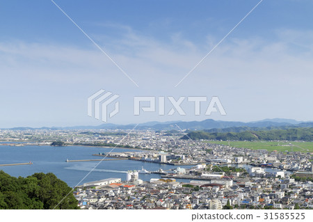 A town with a harbor 4 31585525