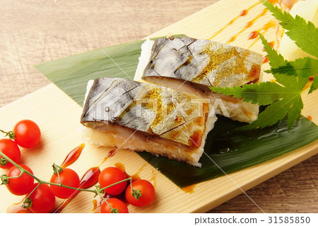 Mackerel sushi 31585850