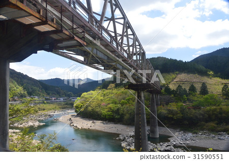 Preliminary wire bridge over Shimanto River (Shimantocho-gun, Takaoka-gun, Kochi Prefecture) Preliminary wire bridge over Shimanto River (Shimantocho-gun, Takaoka-gun, Kochi Prefecture) 31590551