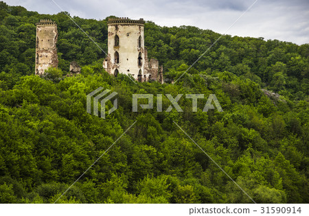 old castle ruins 31590914