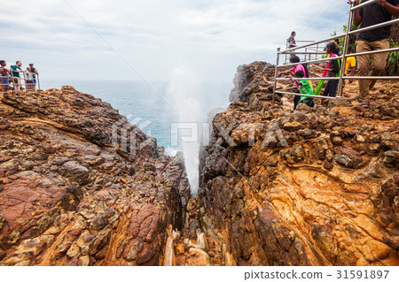 Hummanaya blowhole, Sri Lanka 31591897