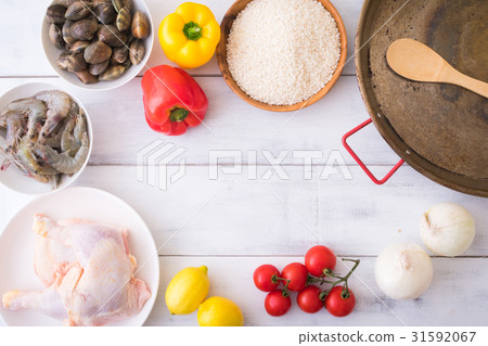 ingredients for paella 31592067
