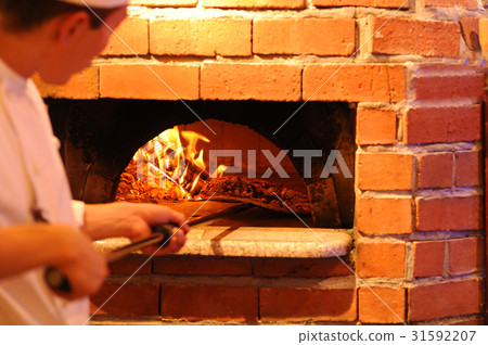 Bake a pizza in a pizza kettle Bake a pizza in a pizza kettle 31592207