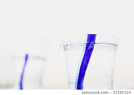 水玻璃早晨 31592524