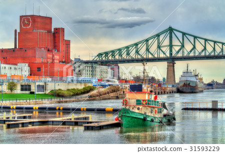 Boats in Old Port of Montreal, Canada 31593229