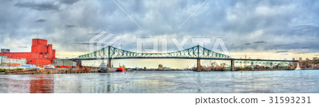 Panorama of Jacques Cartier Bridge crossing the Panorama of Jacques Cartier Bridge crossing the 31593231
