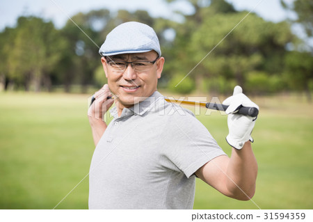 Side view of confident man holding golf club 31594359