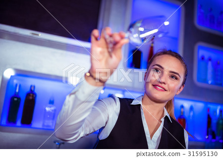 Barmaid holding glass 31595130