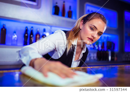 Barmaid cleaning counter 31597344