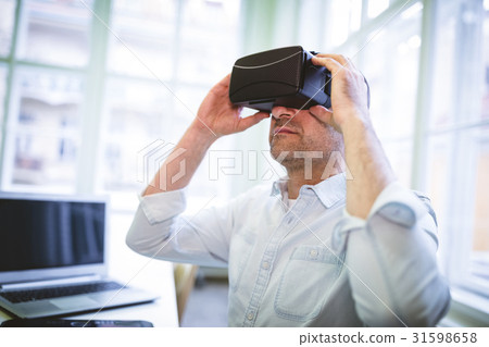 Graphic designer using virtual reality headset 31598658