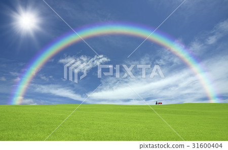 有像草的平原,雲彩,太陽和彩虹紅色屋頂的議院 有像草的平原,雲彩,太陽和彩虹紅色屋頂的議院 31600404