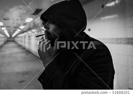Homeless Adult Woman Smoking Cigarette Addiction Homeless Adult Woman Smoking Cigarette Addiction 31608201