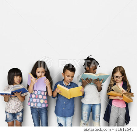 Diverse Group Of Kids Study Read Book 31612543