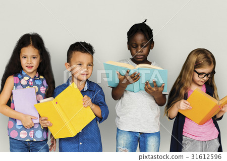 Group of Diverse Kids Reading Books Together Studio Portrait Group of Diverse Kids Reading Books Together Studio Portrait 31612596