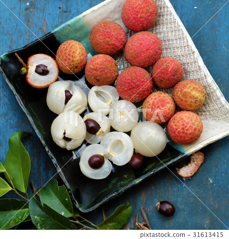 plate of fruit, lychee with juicy pulp plate of fruit, lychee with juicy pulp 31613415