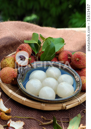 Close up of litchi fruit 31613437