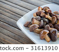shitake mushroom fried with sauce and salt  31613910