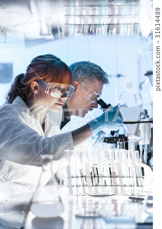 Health care researchers working in scientific 31614489