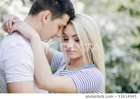 couple in nature couple in nature 31614945