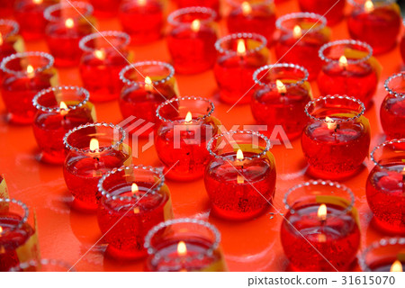 光明燈 點燈 廟裡 寺廟 廟宇 神 神明 拜拜 虔誠 祈福 平安 安太歲 新年 春節 許願 燭火 光明燈 點燈 廟裡 寺廟 廟宇 神 神明 拜拜 虔誠 祈福 平安 安太歲 新年 春節 許願 燭火 31615070