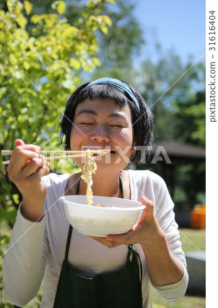 女人泡蕎麥 31616404
