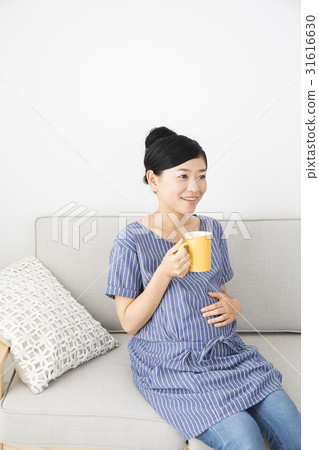 Pregnant woman 31616630