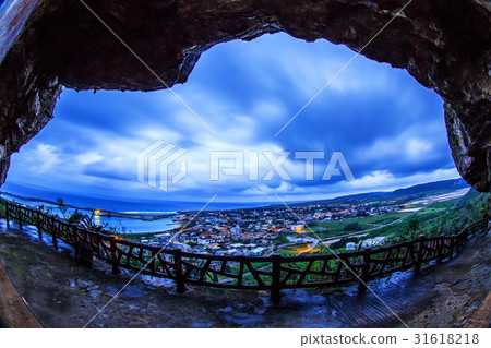 從Tindabana的看法在沖繩Yonagunijima 31618218