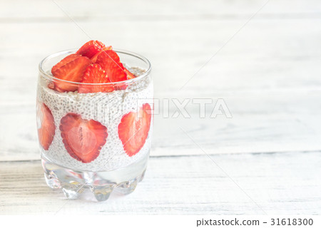 Chia seed puddings with strawberry slices Chia seed puddings with strawberry slices 31618300
