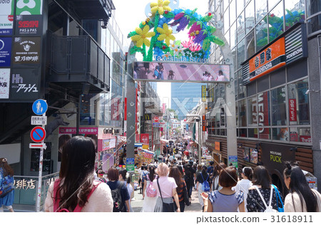 Harajuku Takeshita Street (Harajuku Station side entrance: Shibuya Ward, Tokyo) Harajuku Takeshita Street (Harajuku Station side entrance: Shibuya Ward, Tokyo) 31618911