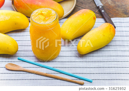 mango fruit , mango smoothies beverage fruit mango 31625932