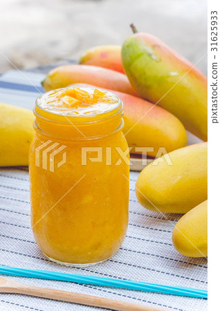 mango fruit , mango smoothies beverage fruit mango 31625933